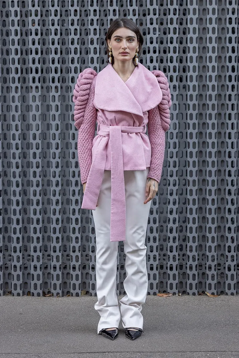 BELTED SHORT PINK COAT WITH KNITTED SLEEVES