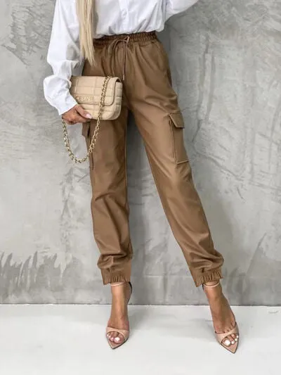 Drawstring High Waist Cargo Sweatpants with Pockets (Black/Caramel)